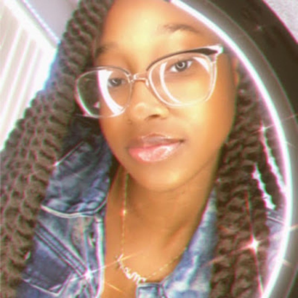 Meet your Posher, It's makiyah